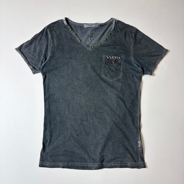 입생로랑 00's 스터드 브이넥 반팔 티셔츠 PN9572