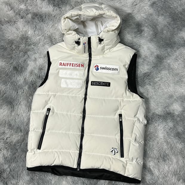 데상트 아우디 레플리카 덕다운 패딩조끼 L