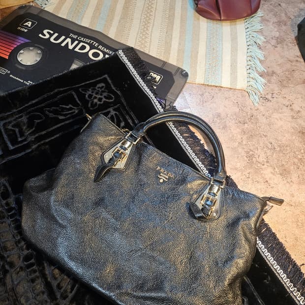 PRADA 프라다 블랙 토트백