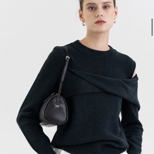 킨더살몬 울 드레이프 니트