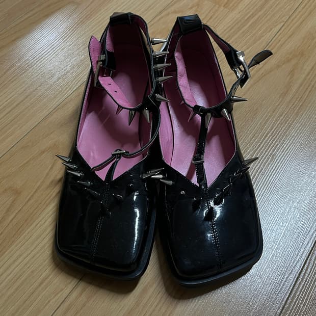 Nodress spike strap pumps