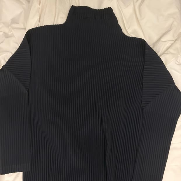 3) 옴므플리세 하이넥 네이비