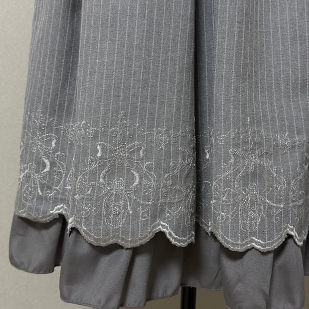 엑시즈팜 그레이 레이스 플레어 스커트 히메갸루 로걀