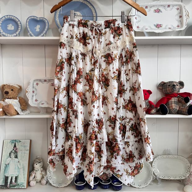 axes femme/액시즈팜 로즈 플라워러플 언발 스커트