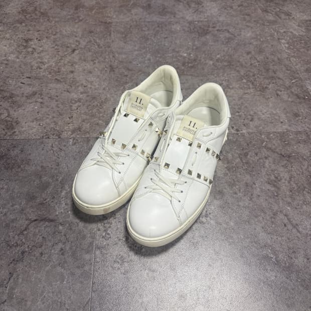 발렌티노 락스터드 스니커즈 43