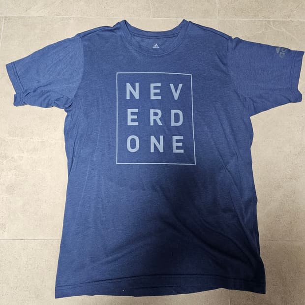 아디다스 네이비 반팔티 L