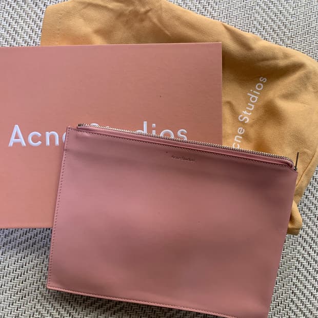 아크네스튜디오 클러치