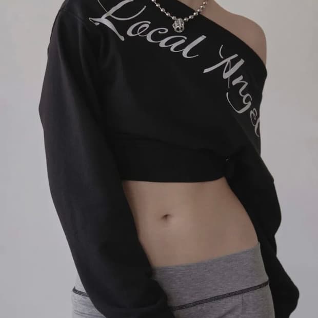 Off-Shoulder Cropped Sweatshirt Black