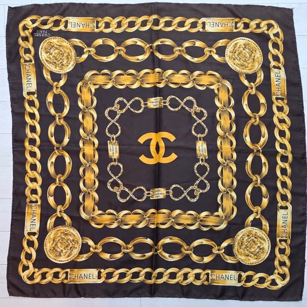 샤넬 chanel cc로고 체인 메달리온 패턴 빈티지 스카프
