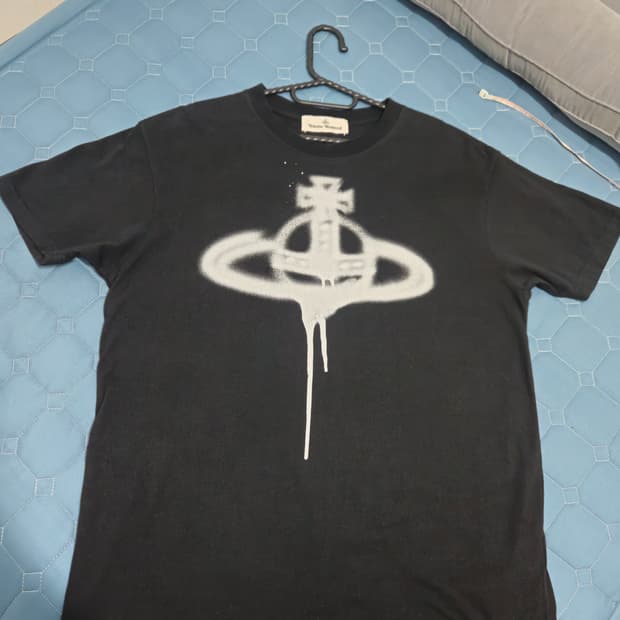 비비안 웨스트우드 스프레이 로고 블랙 티셔츠 m사이즈