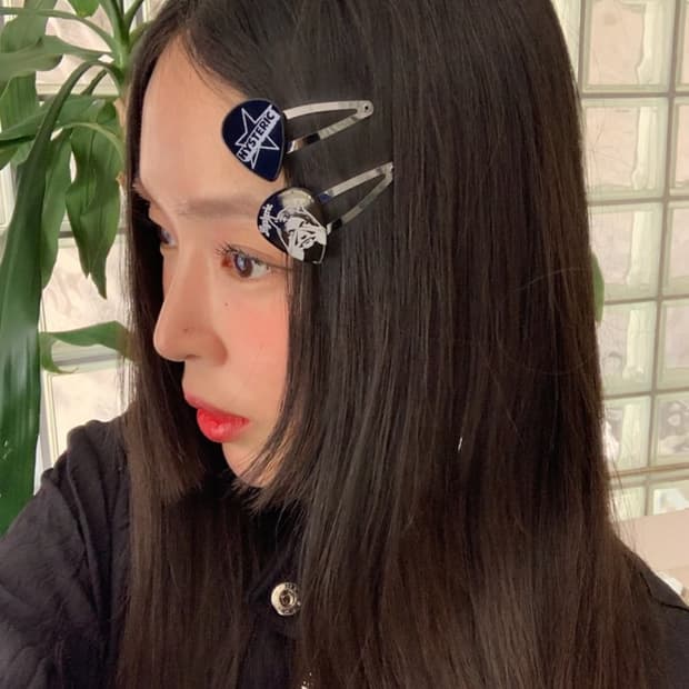black 피크 헤어핀 4개 세트