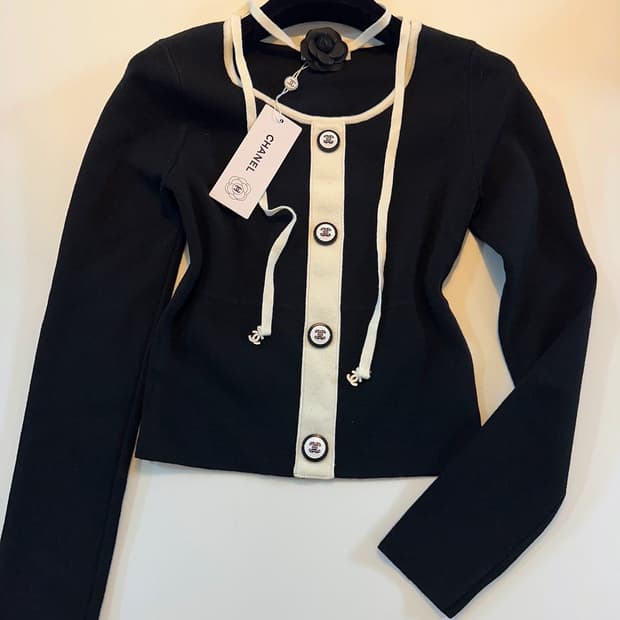 (새상품)샤넬배색니트(코사지끈포함)