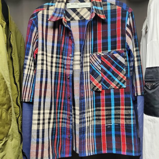 오프화이트 레이어드 맨투맨 셔츠