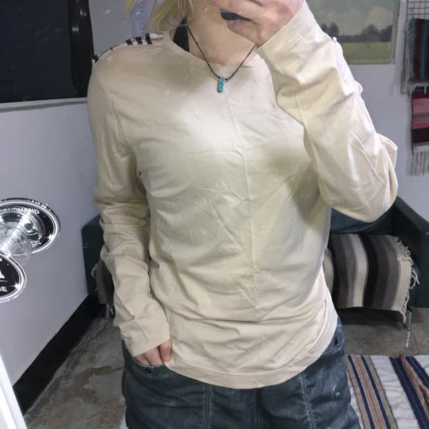 투티/0237 버버리 런던 베이지핑크 긴팔 티셔츠