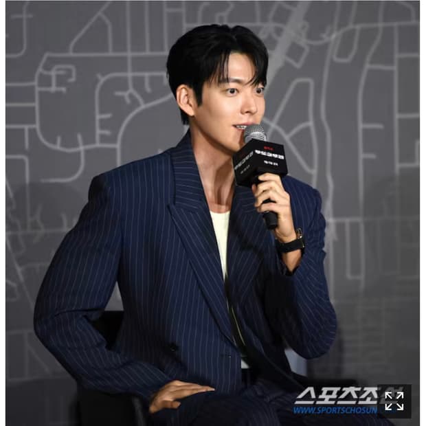 렉토 서스테너블 핀스트라이프 아워글라스 자켓 네이비 S사이즈 팜