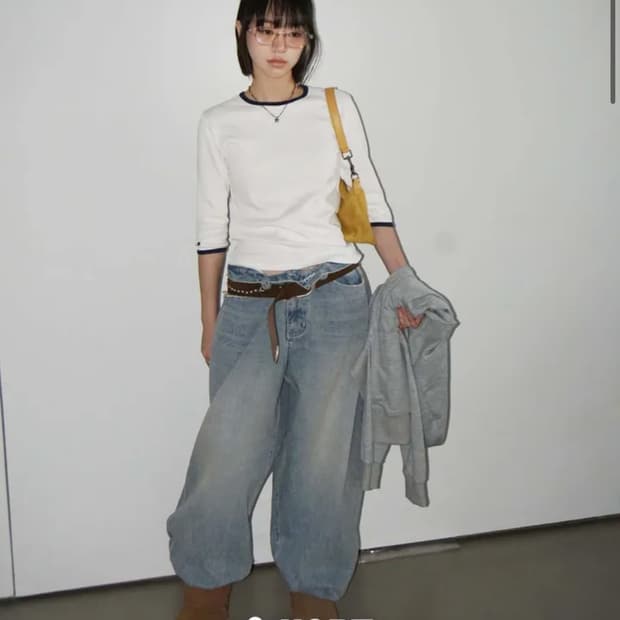 김아홉 white rivet T