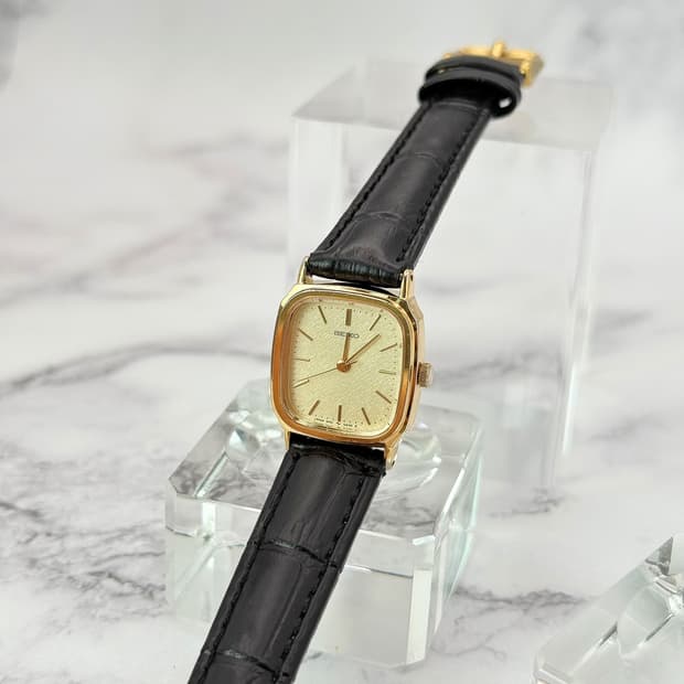 60s70s 빈티지 세이코 리넨 다이얼 골드 스퀘어 워치