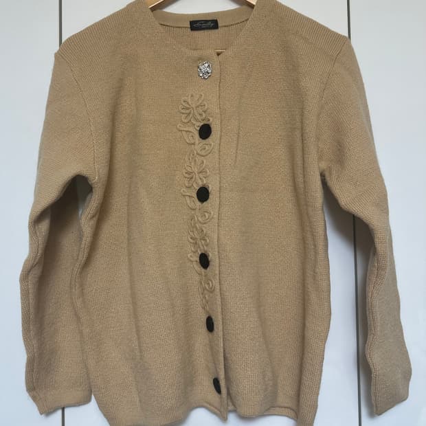 Smilly 베이지색 울100가디건