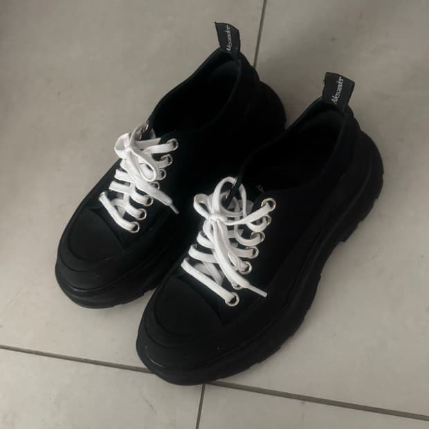 알렉산더맥퀸 트레드슬릭 블랙