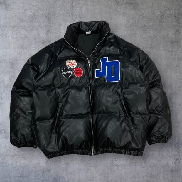 더블제이디 블랙 컬러 자수 패치 레더 숏 패딩