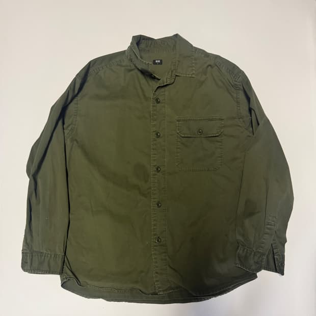 유니클로 캐쥬얼 원포켓 미니멀 오버핏 카키 긴팔 셔츠 L ~ XL