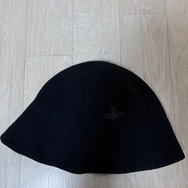 비비안웨스트우드 버킷햇 블랙