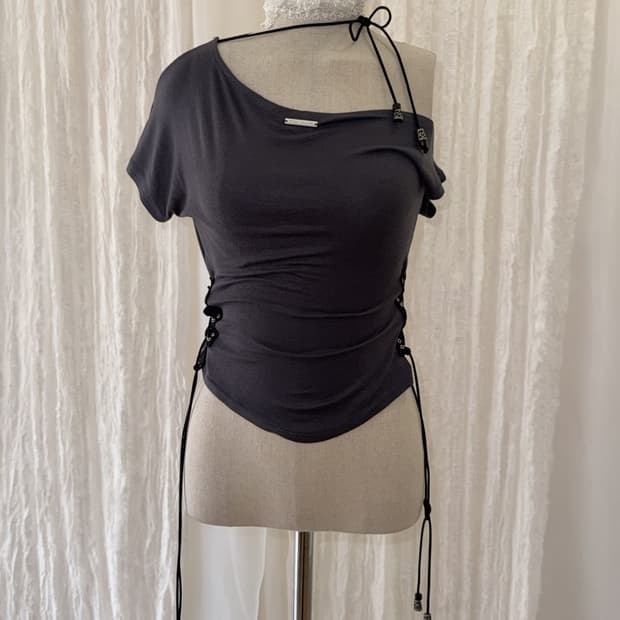 구해요)에트오소메Side Corset Beads-tie Short Top
