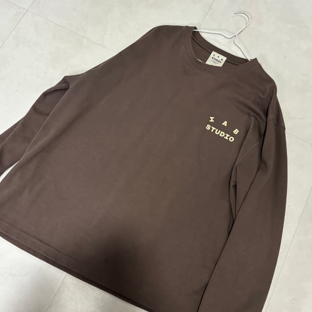 IAB 스튜디오 롱슬리브 초코 크림 2XL