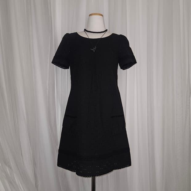 emilyan 공겜여주 펀칭레이스 히메 블랙 원피스