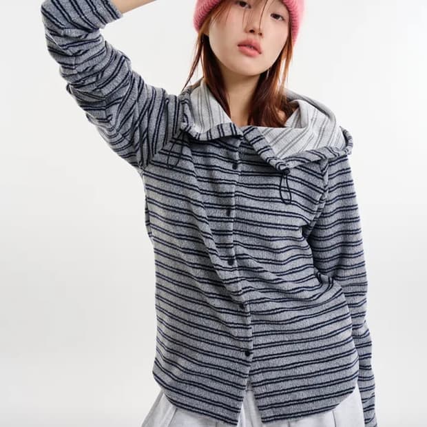 라우코하우스 바니 스트라이프 버튼 후디 니트