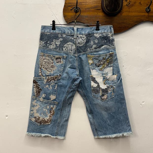 流儀独特 Dragon Embroidered Denim Shorts