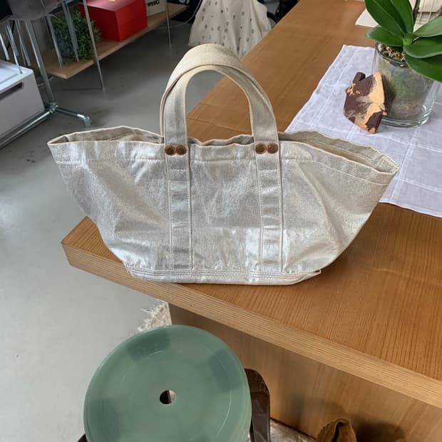 Kapital 캐피탈 실버 핸드백