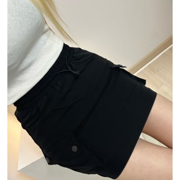 미유 밴당 카고 미니스커트(속바지내장) 블랙업 바온 러브앤드팝