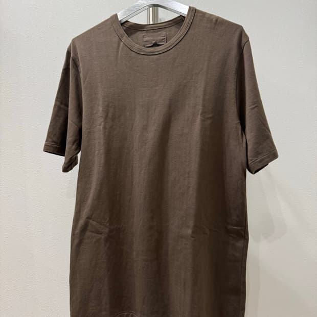요코사카모토 머드 브라운 티셔츠