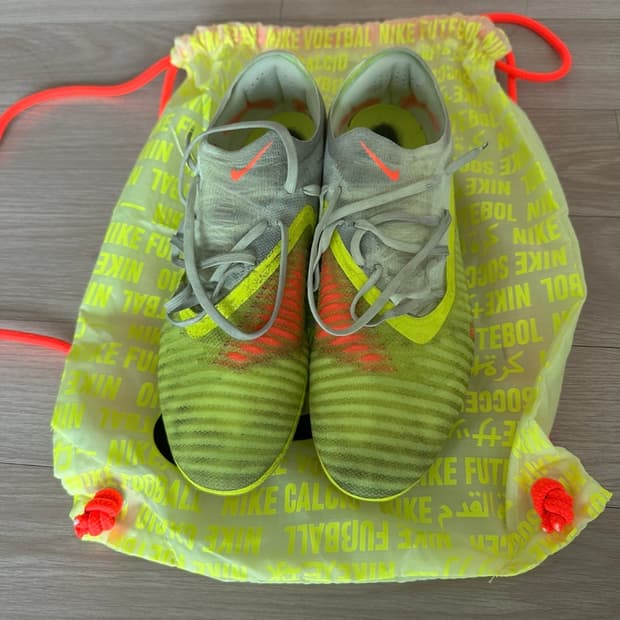 나이키 팬텀 축구화 265