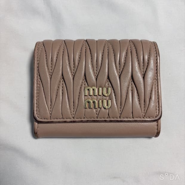 미우미우 마테라쎄 반지갑
