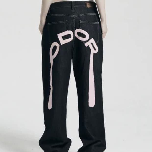 오도어 로고 데님 팬츠