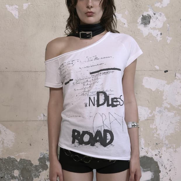 보헤미안서울 - FUNKY SCOOP NECK TEE SCRIBBLE