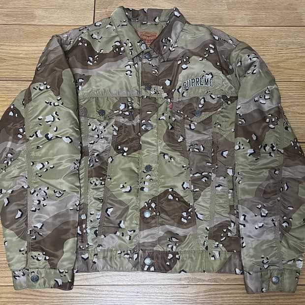Supreme Levis Camo trucker jacket 
