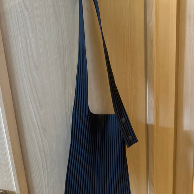 이세이미야케 옴므플리세 포켓 크로스바디 백