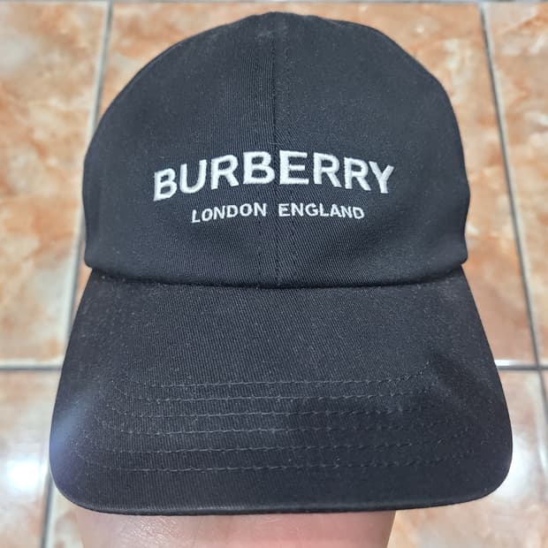 버버리 스냅백