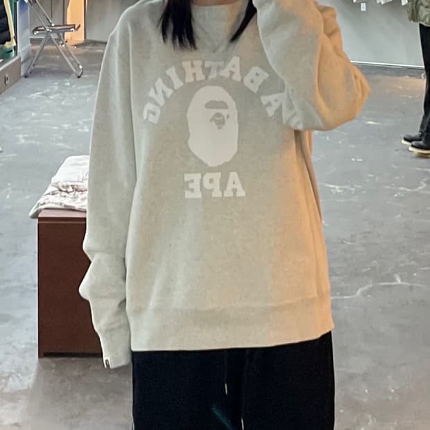 베이프 컬리지 빅로고 박시핏 스웻셔츠 H1499