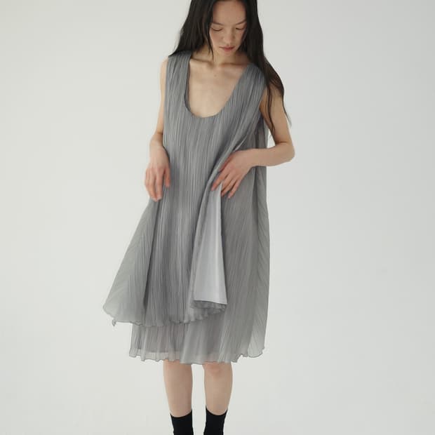 Hwi 휘 플리츠 원피스 실버