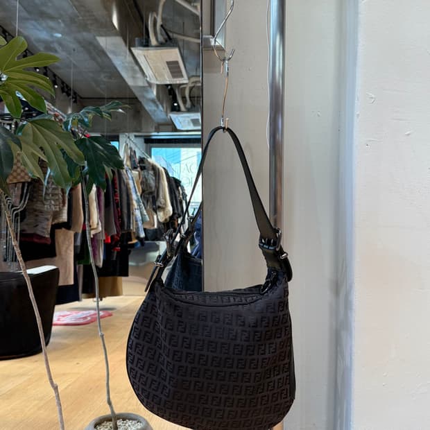 펜디 브라운 주카 오이스터 숄더백