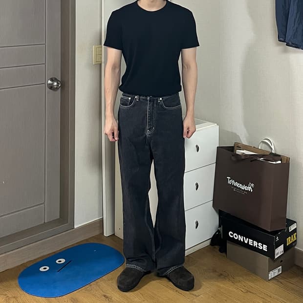 브랜디드 블랙 데님 팬츠