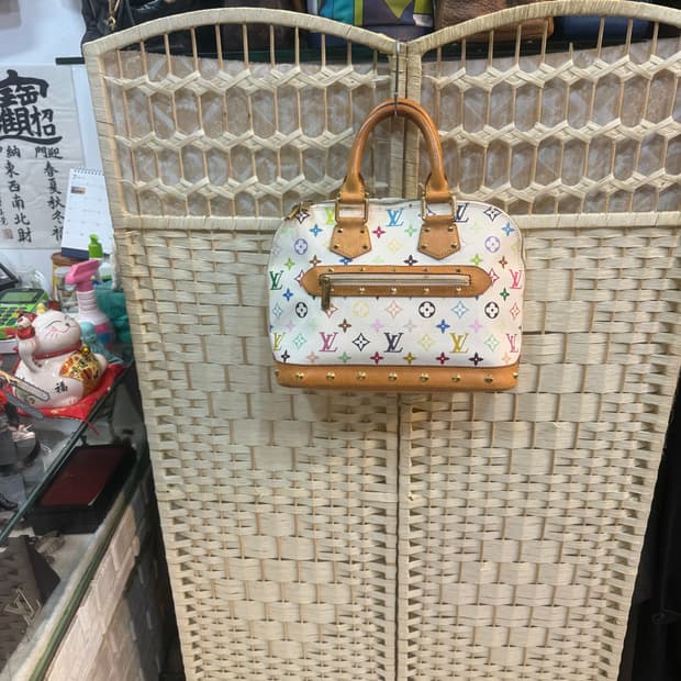 정품 루이비통 멀티화이트 알마 토드백 팝니다