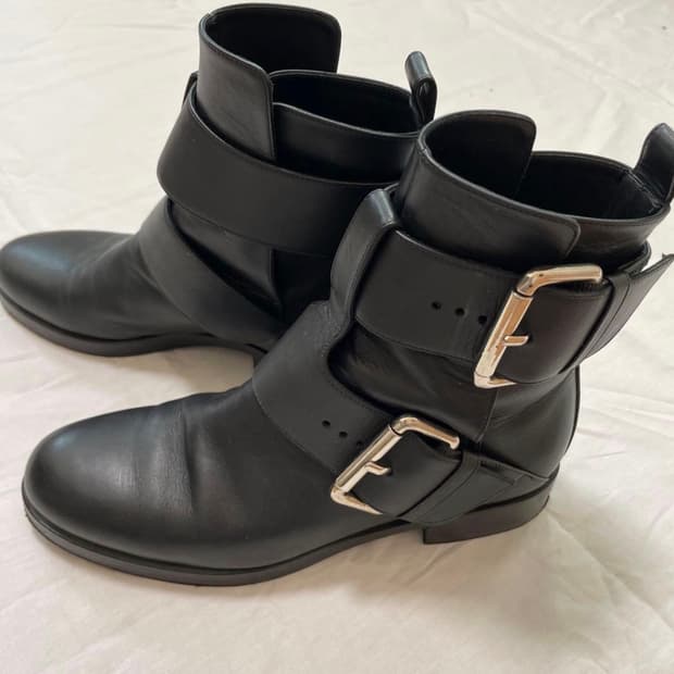 [2NE1 그리고 아일릿] 피에르 하디 밴디지 부츠