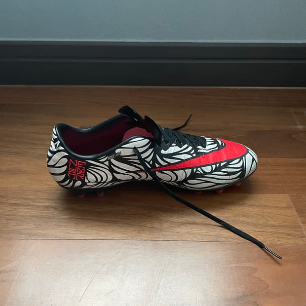 나이키 하이퍼베놈 피니쉬 FG