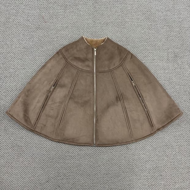 캘빈클라인진스 폭스퍼 스웨이드 케이프 v3085