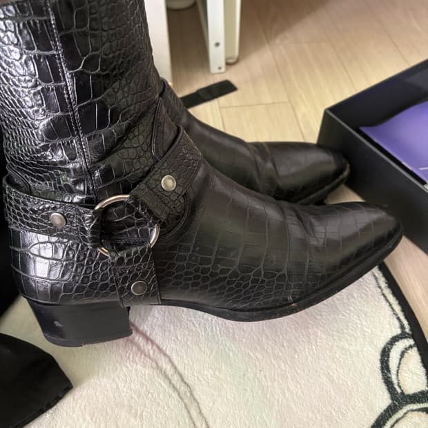 생로랑 하네스 크로커다일 교환 봅니다